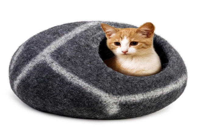 Handmade Wool Cat Caves: Cozy Hideaways for Cats